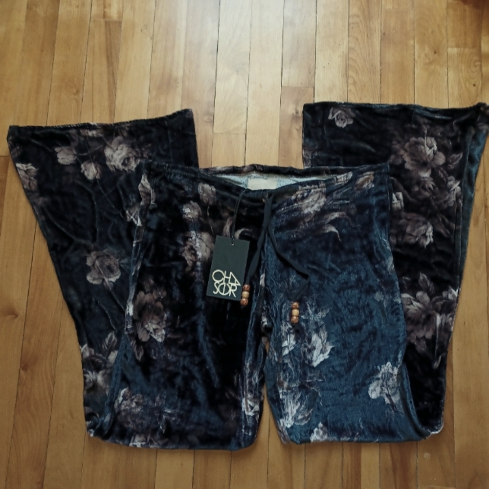 NWT Chaser Velvet Floral Flare Pants Size XS